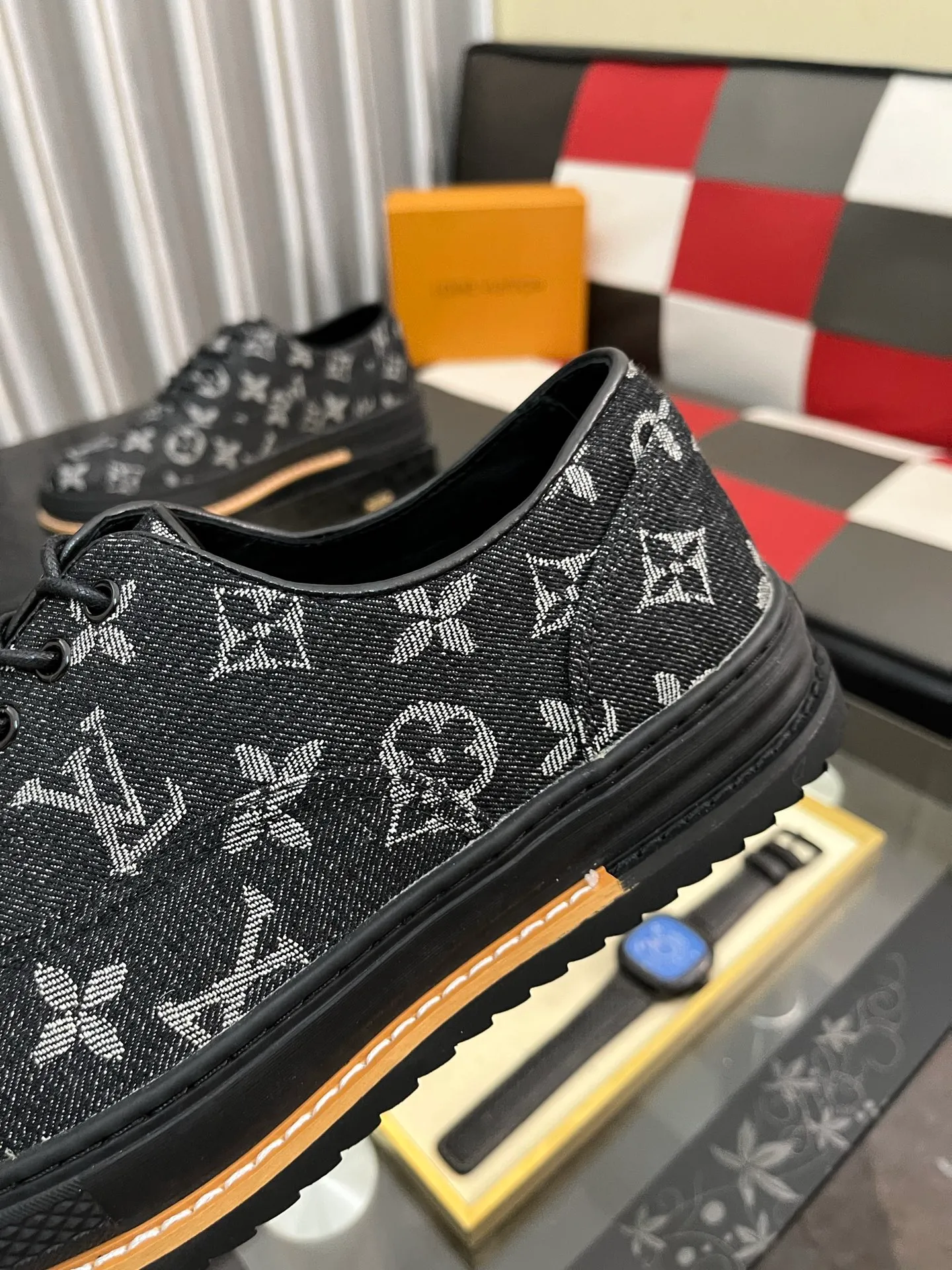 Men's Men's Shoes 💰420⌚️⌚️🇮🇹🇮🇹LV Louis Vuitton. The latest trendy casual shoes are popular in physical stores in sizes 38-44. New spring and summer comfortable imported custom original cowhide, unique jacquard fabric element design. Paired with sheepskin lining, Lv original bottom, [taiyang][taiyang] high-end packaging and high quality💪Details determine the quality, you can enter and leave the counter at will, welcome to compare🇮🇹